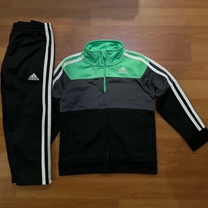 Adidas tracksuit size 3T